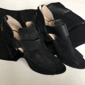 Salvatore Ferragamo Vintage Black Patent Pumps In 9